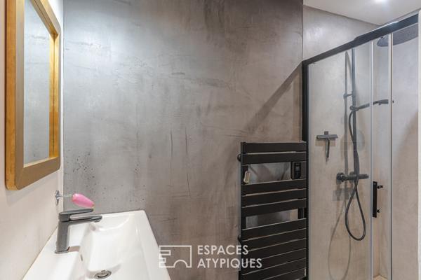 Petit loft style industriel et sa terrasse quartier Coop