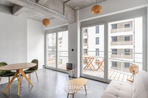 Petit loft style industriel et sa terrasse quartier Coop