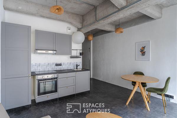 Petit loft style industriel et sa terrasse quartier Coop
