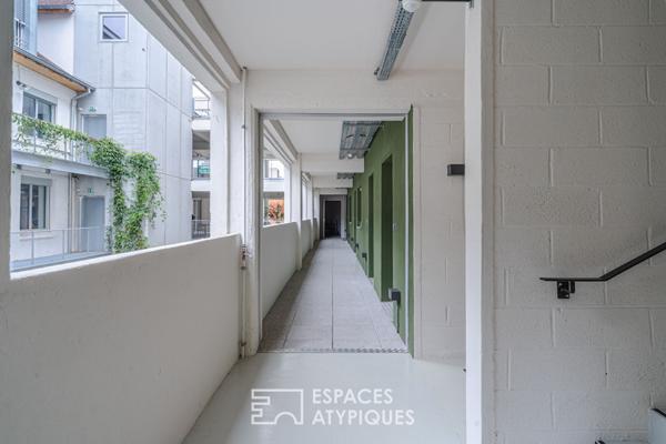 Petit loft style industriel et sa terrasse quartier Coop