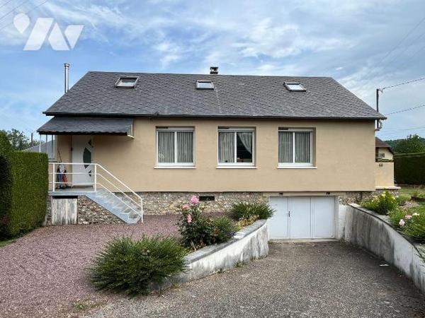 Cette maison d'une surface habitable de 86,55 m² se situe sur la commune de SERQUIGNY (27470), ...