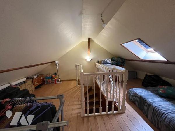 Cette maison d'une surface habitable de 86,55 m² se situe sur la commune de SERQUIGNY (27470), ...