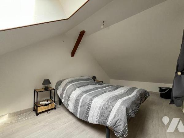 Cette maison d'une surface habitable de 86,55 m² se situe sur la commune de SERQUIGNY (27470), ...