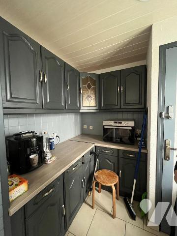 Cette maison d'une surface habitable de 86,55 m² se situe sur la commune de SERQUIGNY (27470), ...