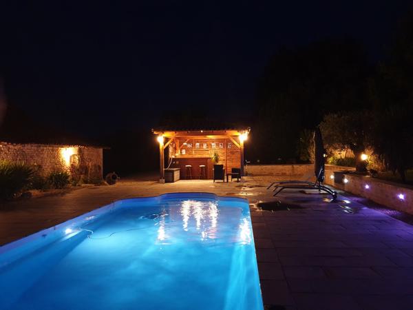 maison type longère avec parc paysager, carport, cuisine d'été, maison familiale, piscine chauffée