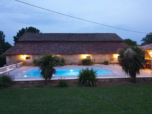 maison type longère avec parc paysager, carport, cuisine d'été, maison familiale, piscine chauffée