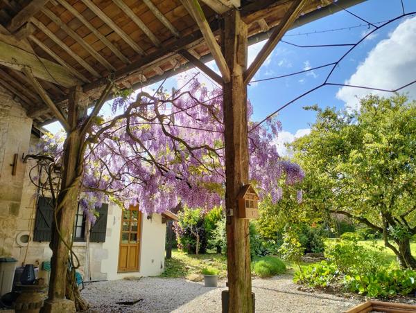 maison type longère avec parc paysager, carport, cuisine d'été, maison familiale, piscine chauffée