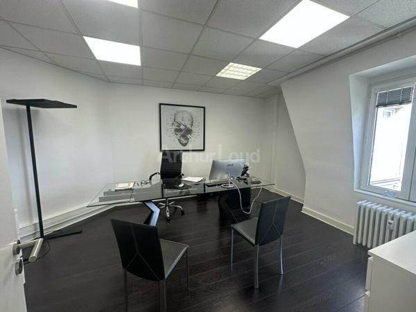 BUREAUX à LOUER de 299.4 m²