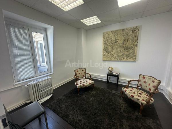 BUREAUX à LOUER de 299.4 m²