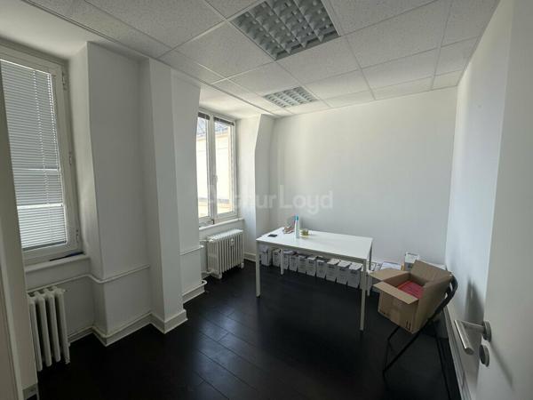 BUREAUX à LOUER de 299.4 m²