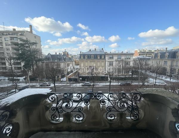 BUREAUX à LOUER de 299.4 m²