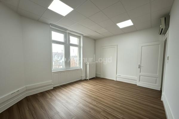 BUREAUX à LOUER de 299.4 m²