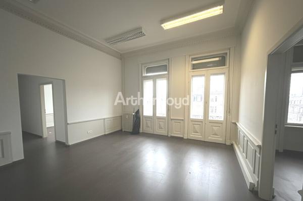 BUREAUX à LOUER de 299.4 m²