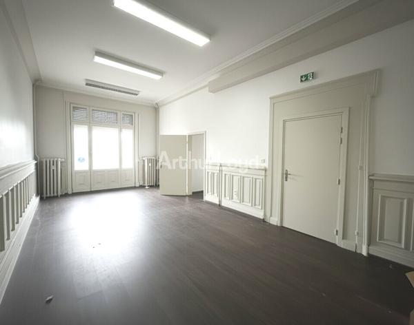 BUREAUX à LOUER de 299.4 m²