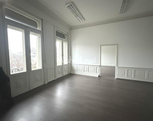 BUREAUX à LOUER de 299.4 m²