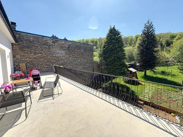 Maison spacieuse avec 6 chambres et immense jardin