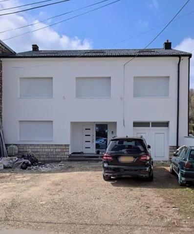 Maison spacieuse avec 6 chambres et immense jardin