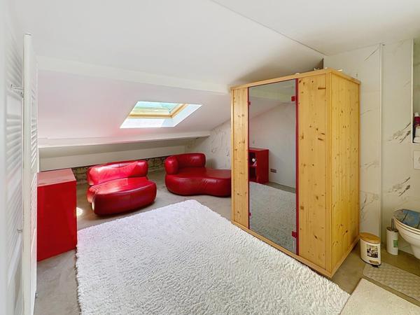 Maison spacieuse avec 6 chambres et immense jardin