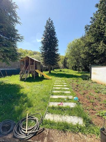 Maison spacieuse avec 6 chambres et immense jardin