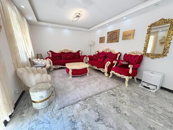 Maison spacieuse avec 6 chambres et immense jardin