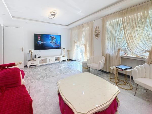 Maison spacieuse avec 6 chambres et immense jardin