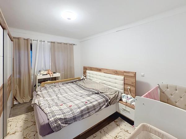 Maison spacieuse avec 6 chambres et immense jardin