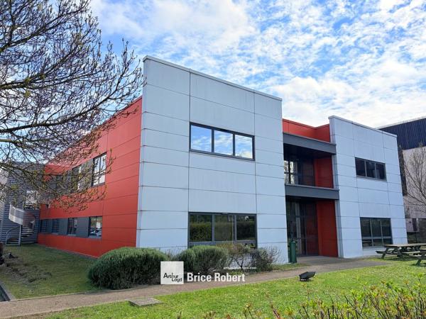 Bureaux avec espace de stockage à vendre ou louer à Saint-Priest accès A43