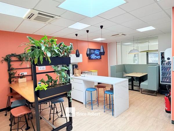 Bureaux avec espace de stockage à vendre ou louer à Saint-Priest accès A43