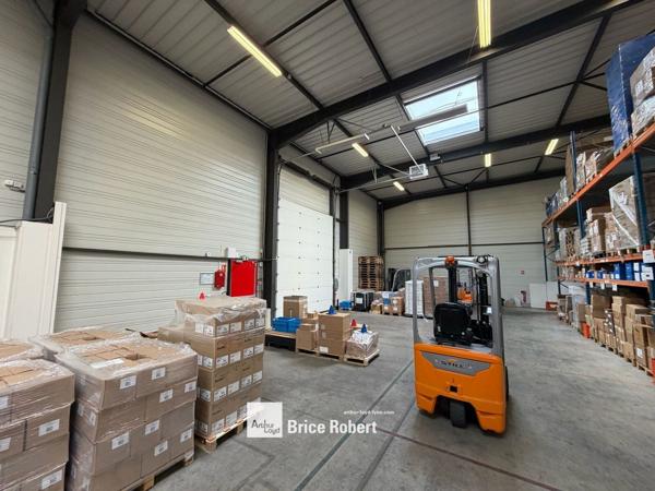 Bureaux avec espace de stockage à vendre ou louer à Saint-Priest accès A43