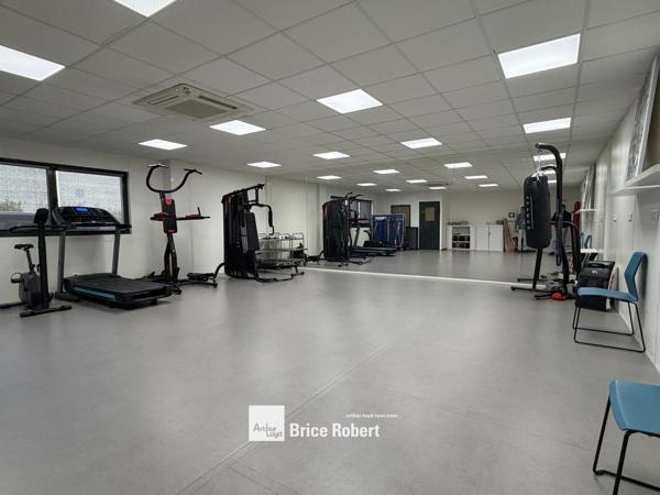 Bureaux avec espace de stockage à vendre ou louer à Saint-Priest accès A43