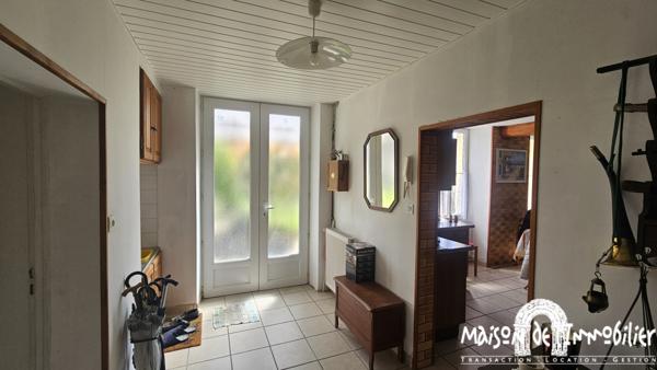 CHATEAUBERNARD - MAISON CHARENTAISE AVEC GRANDE DEPENDANCE