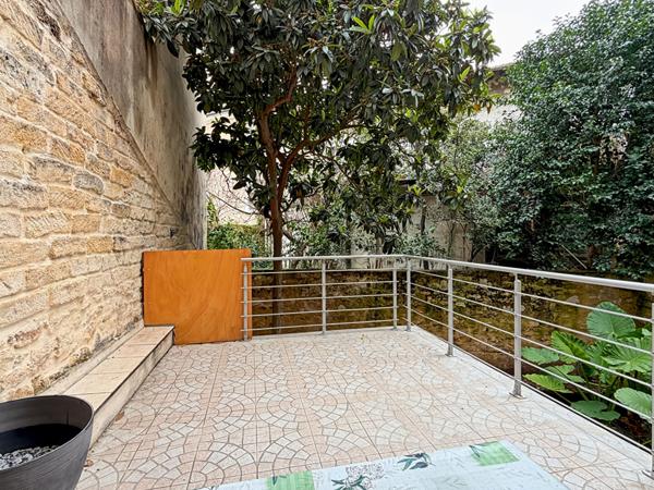 Appartement T3 de 70 m² avec terrasse et jardin + studio de 16m² + dependances