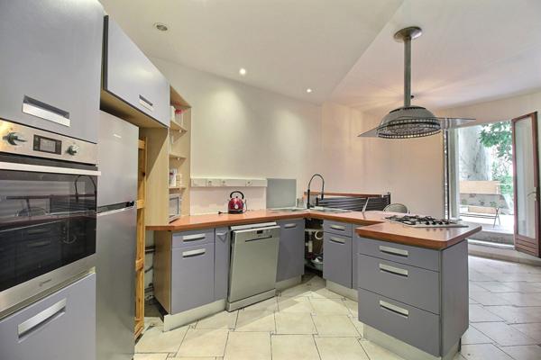 Appartement T3 de 70 m² avec terrasse et jardin + studio de 16m² + dependances