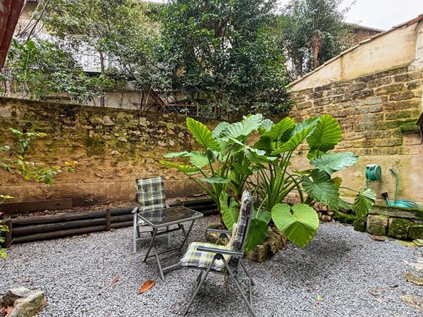 Appartement T3 de 70 m² avec terrasse et jardin + studio de 16m² + dependances