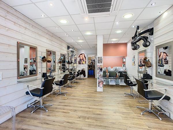 Nantes Petit Port - Salon de coiffure avec habitation