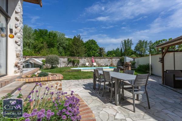 Maison à vendre 6 pièces 191m² Bruyères-le-Châtel (91680)