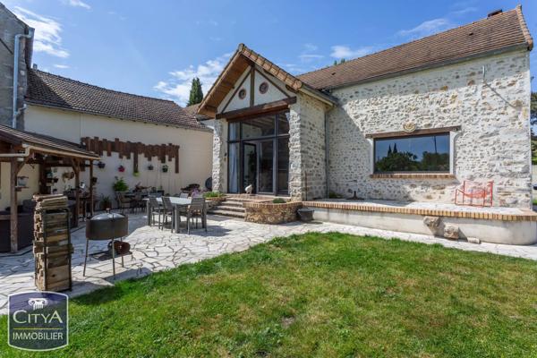 Maison à vendre 6 pièces 191m² Bruyères-le-Châtel (91680)