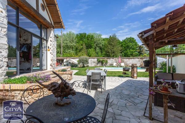 Maison à vendre 6 pièces 191m² Bruyères-le-Châtel (91680)