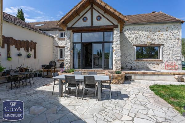 Maison à vendre 6 pièces 191m² Bruyères-le-Châtel (91680)