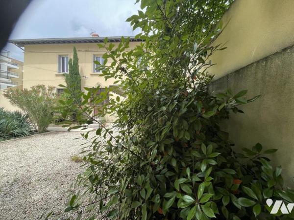 PROPRIETE AVEC HABITATION ET DEPENDANCES