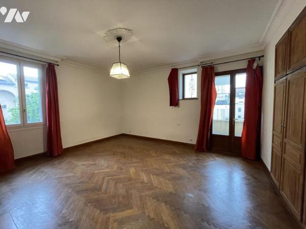 PROPRIETE AVEC HABITATION ET DEPENDANCES