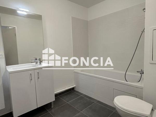 Location Appartement 2 pièces 43.1 m² - 4 TER RUE FONTAINE LA REINE Melun 77000