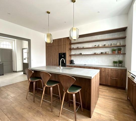 Dijon hyper-centre : 151 m² de caractère dans un Hôtel Particulier avec parking