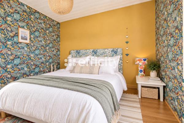 Maison
         6 pièces
        - 162 m² Bien prestige 565 000 € *