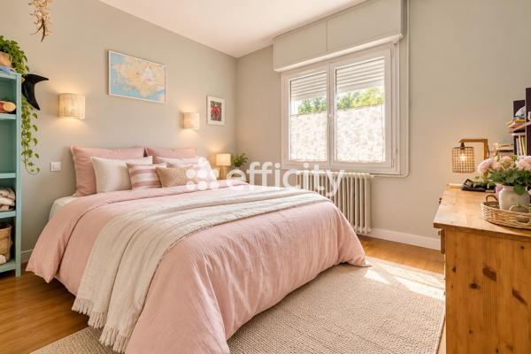 Maison
         6 pièces
        - 162 m² Bien prestige 565 000 € *