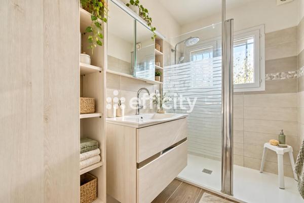 Maison
         6 pièces
        - 162 m² Bien prestige 565 000 € *