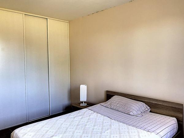 Immeuble 3 appartements (1 libre, 2 loués) 3 garages jardin