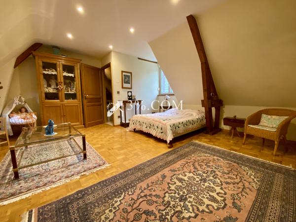 Maison 9 pièce(s) 6 chambre(s) 233.5 m²