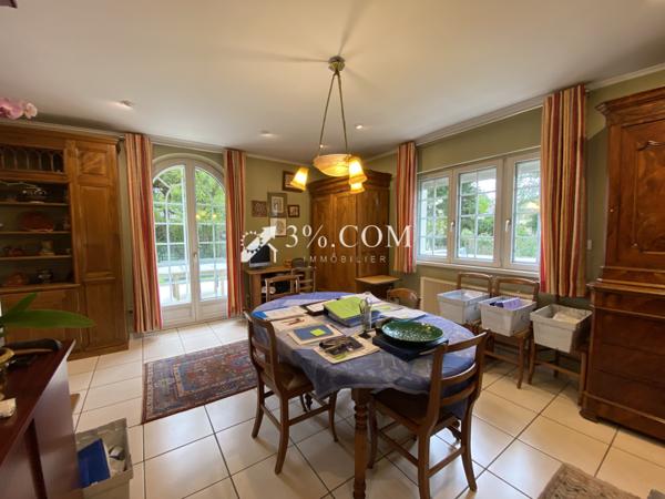 Maison 9 pièce(s) 6 chambre(s) 233.5 m²