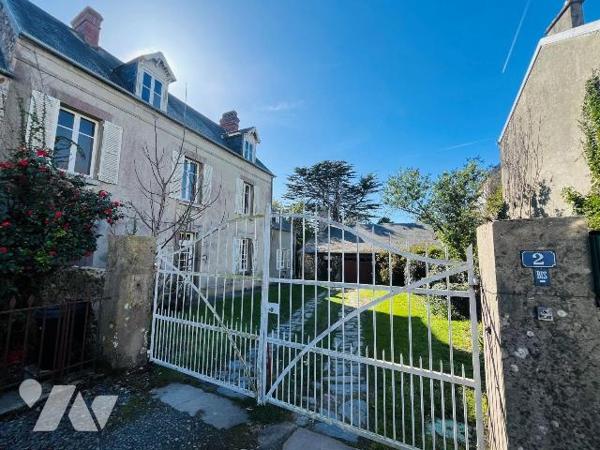 124 m², 3 chambres, grenier aménageable.
Dépendance, jardin 1 146 m² sud-ouest.